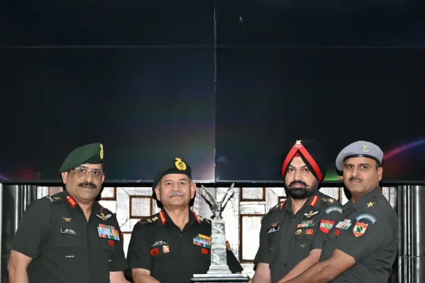 667 Army Aviation Squadron and 207 Army Aviation Squadron Win Prestigious COAS Flight Safety Trophy