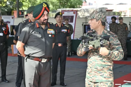 Lt Gen Manjinder Singh Checking Equipment