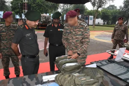 Lt Gen Pankaj P Rao Visits 60 Para Field Hospital of Shatrujeet Brigade