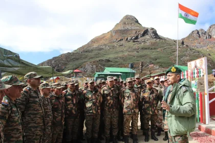 Lt Gen RC Tiwari Talking with Other Soldiers