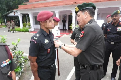 Lt Gen Seth Commending Para Officers