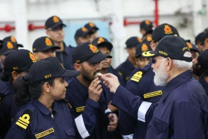 PM Modi Celebrates Diwali 2025 with Indian Navy Personnel Aboard INS Vikrant