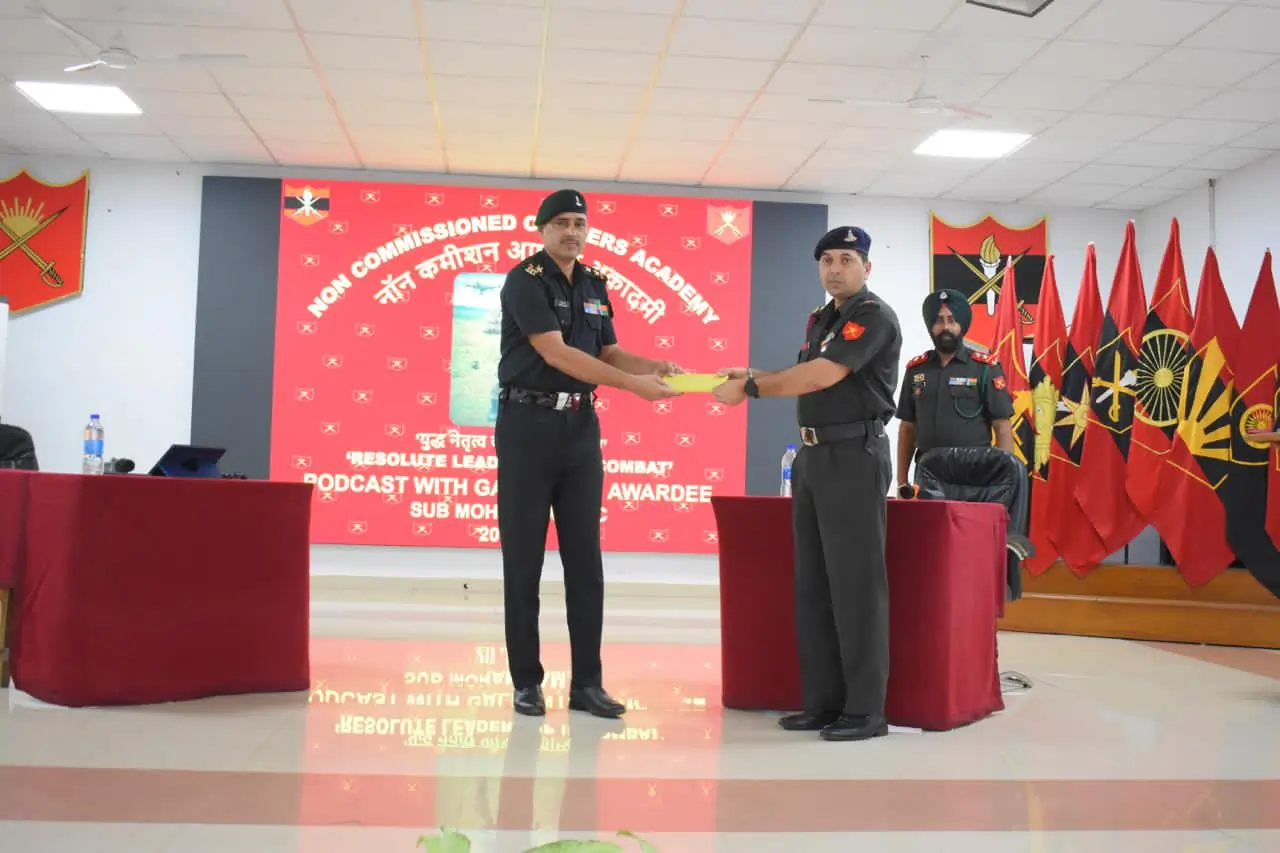 Mohan Sb NCO Academy Dhana ने पहले 'Veergatha' पॉडकास्ट की मेज़बानी की, शौर्य ...