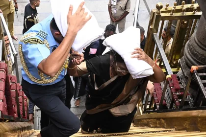 Droupadi Murmu Makes History as First Woman President to Pray at Sabarimala