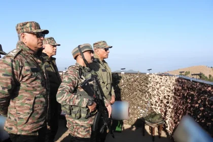 Lt Gen Pratik Sharma Reviews Operational Readiness During Visit to Shahsitar, Poonch