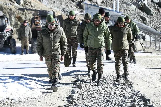 Lt Gen Pratik Sharma and Other Officers 1