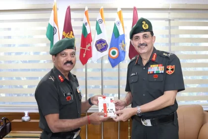 Lt Gen Devendra Sharma with Officer