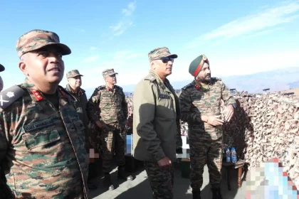 Lt Gen Pratik Sharma and Other Officers 4