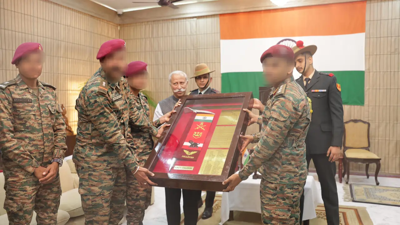Para Soldiers with Lt Gen KT Parnaik