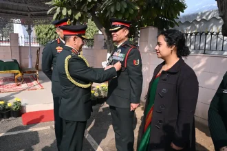 COAS Giving Commendation