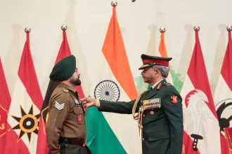 Lt Gen Manoj Kumar Katiyar Awarding to Officer
