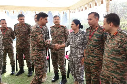 Lt Gen Minwalla Shaking Hands