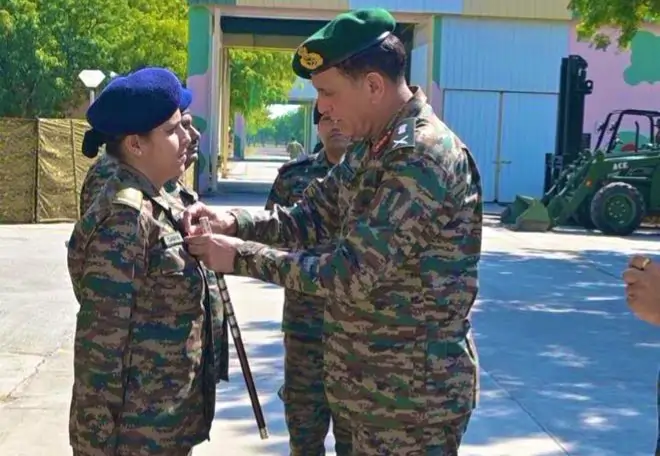 Lt Gen Dhiraj Seth Commending Officer