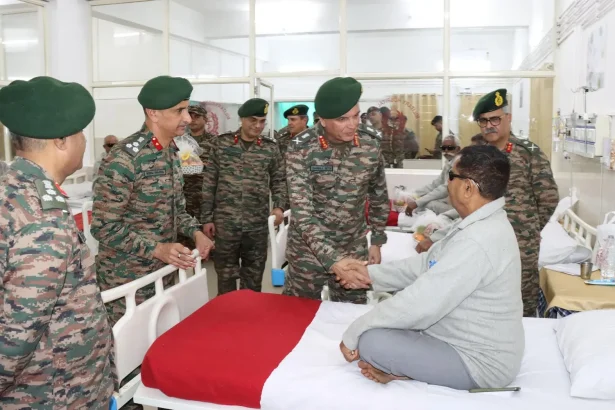Lt Gen Dhiraj Seth Visits Surgical Eye Camp at Military Hospital Bhuj, Restores Vision to Hundreds in Border Areas