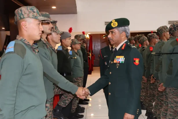 Lt Gen Katiyar Shaking Hands