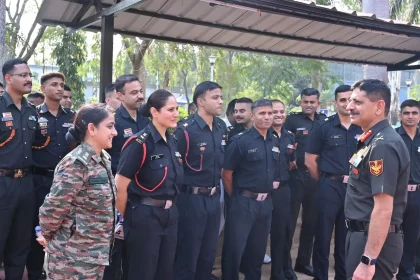 Lt Gen Minwalla Having Discussions