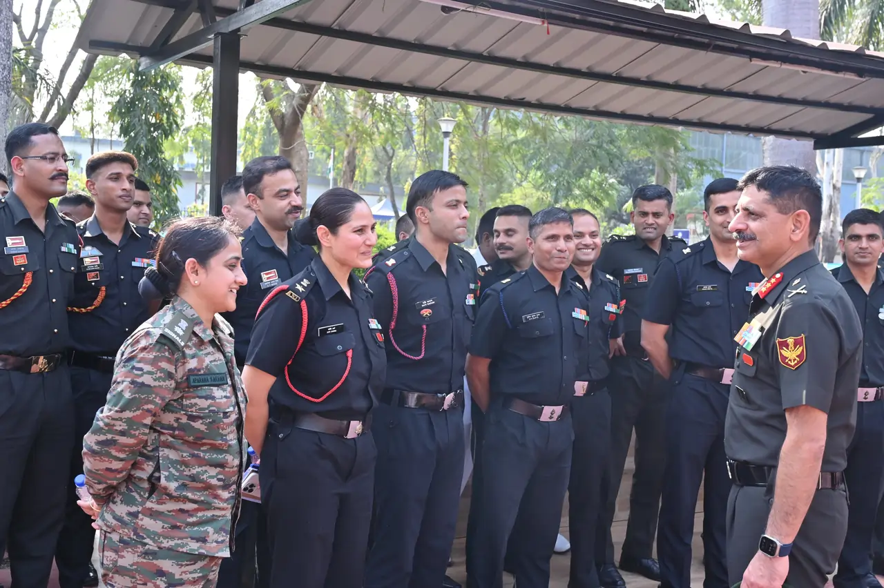 Lt Gen Zubin A Minwalla का MILIT पुणे में छात्र अधिकारियों को संयुक्तता ...