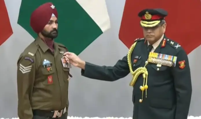 Lt Gen Sengputa Commending