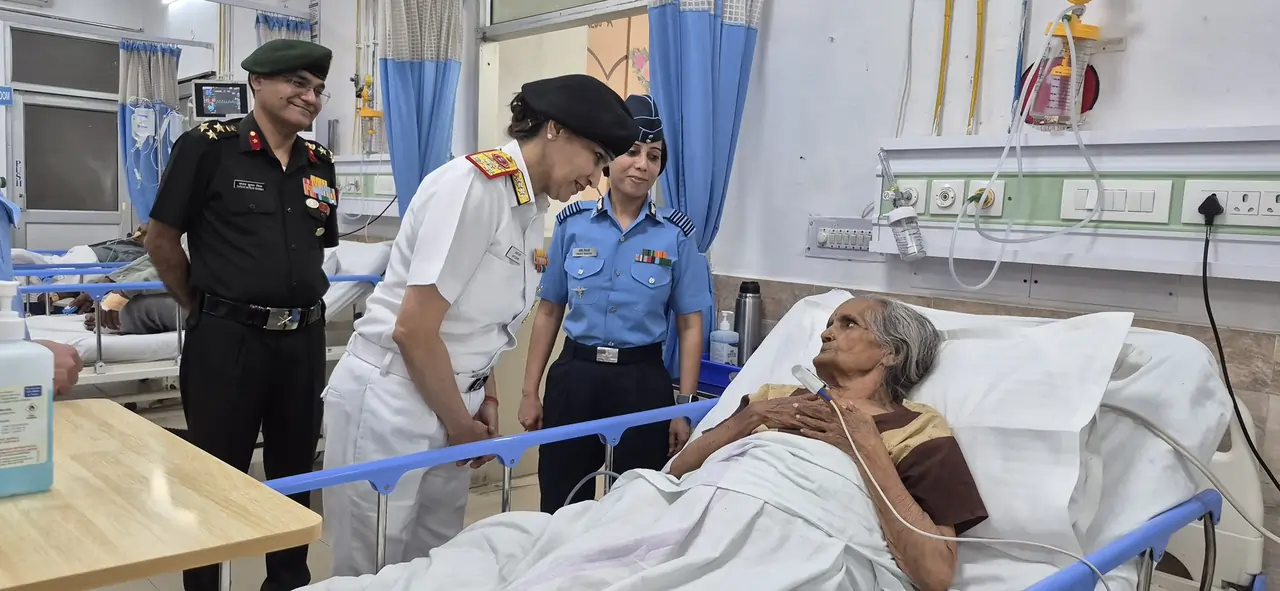 Armed Forces Doctors Conduct Over 100 Advanced Eye Surgeries at Gorakhpur Camp