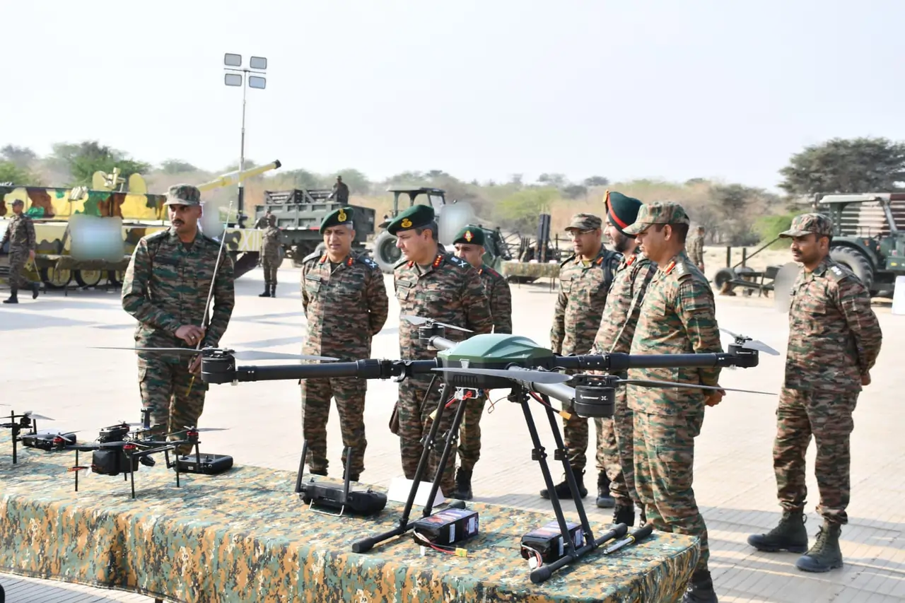 Lt Gen AVS Rathee Reviews Operational Readiness of Battle Axe Division in Desert Terrain