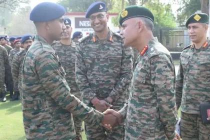 Lt Gen Chandpuria Shaking Hands 1