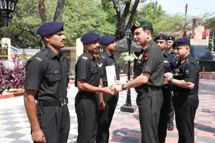 Lt Gen Dhiraj Seth Giving Award