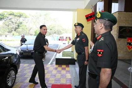 Lt Gen Dhiraj Seth Shaking Hands 1