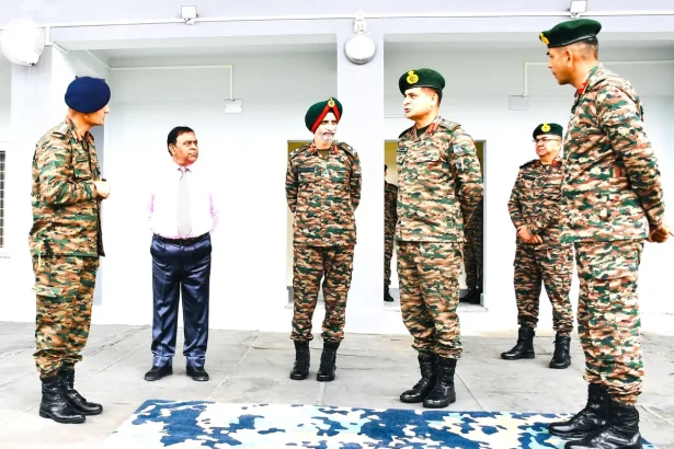 Lt Gen Gambhir Singh Discussing