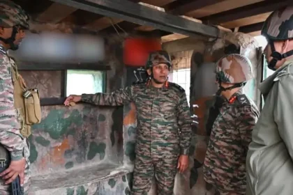 Lt Gen Pratik Sharma Discussing