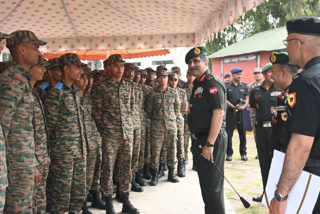 Lt Gen Rajesh Pushkar Interacting