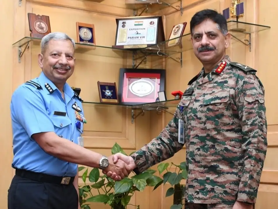 Lt Gen Zubin A Minwalla ने Integrated Defence Staff (Operations) के उप ...
