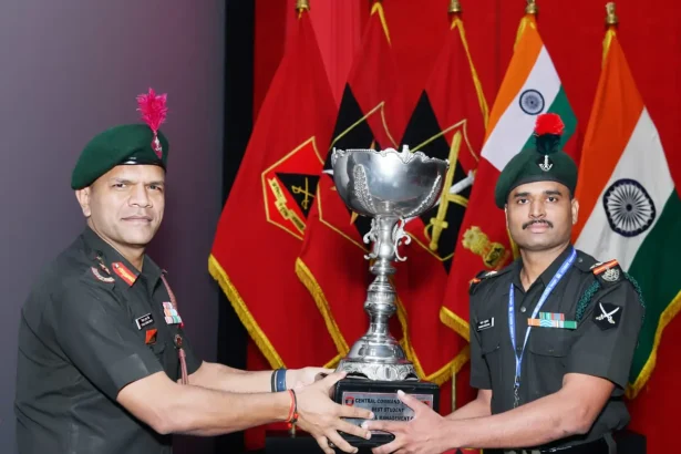 Nb Sub Pawar Khushal Devidas Getting Award