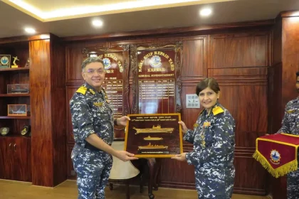 Surg Vice Admiral Arti Sarin Receiving Memento