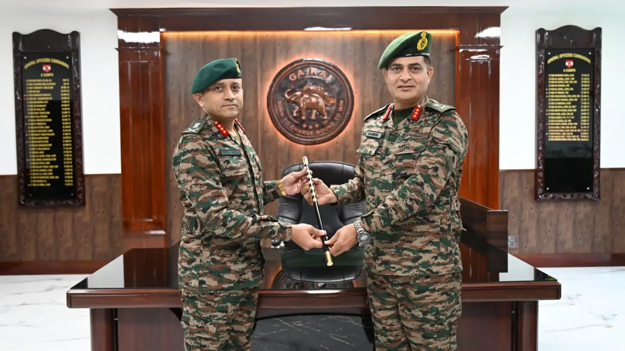 Lt Gen Gambhir Singh and Lt Gen Neeraj Shukla