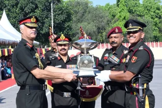 Lt Gen Shivinder Singh Giving Award