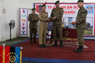 Maj Gen Anurag Vij Giving Award