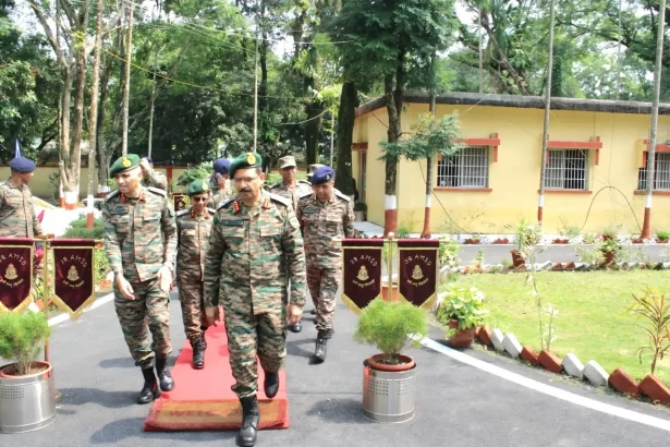 Lt Gen CG Muralidharan and Other Officers