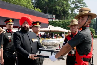 Lt Gen Gurmit Singh Giving Trophy