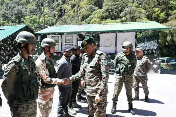 Lt Gen Kalia Shaking Hands 1