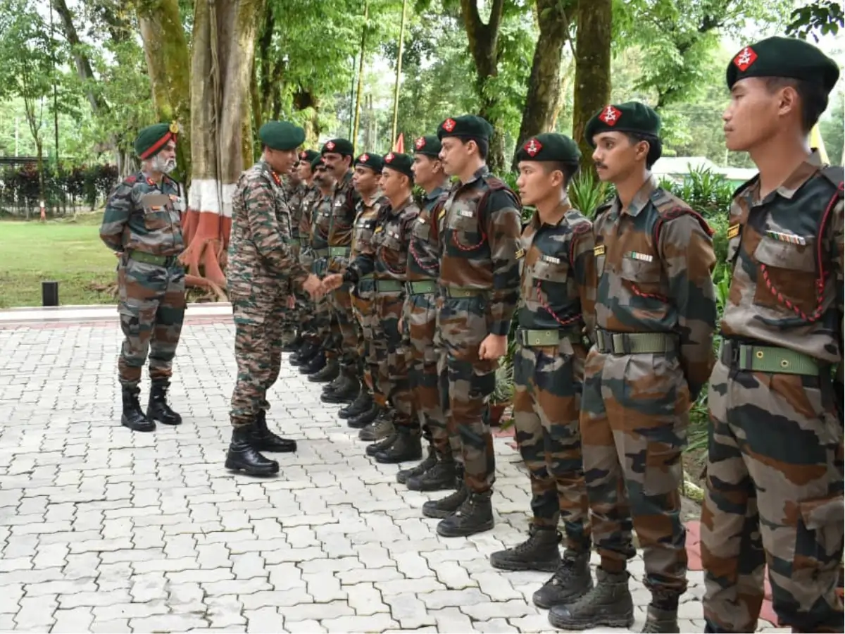 Lt Gen Kalia Shaking Hands 2