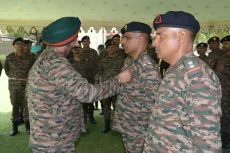 Lt Gen Manjinder Singh Commending