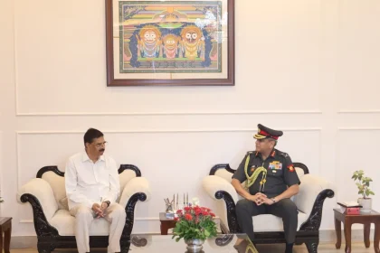 Lt Gen Sengupta with Governor of Odisha 1