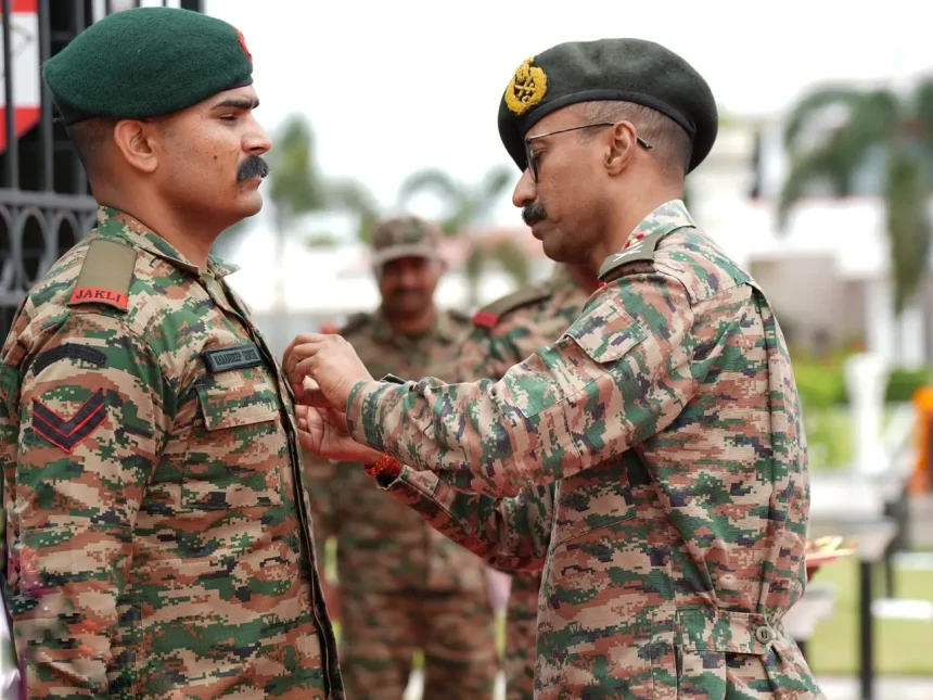 Lt Gen VMB Krishnan Commending