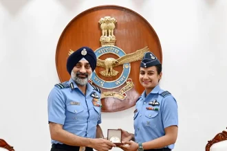 Sqn Ldr Saanya with Air Chief Marshal AP Singh