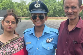 Meet Flying Officer Ekta Gupta: Grocery Shop Owner’s Daughter Who Became an IAF Topper