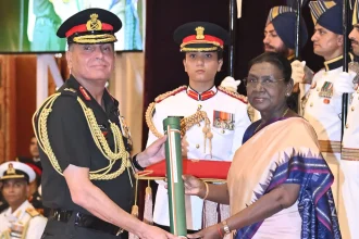 Lt Gen Dhiraj Seth Getting UYSM from President