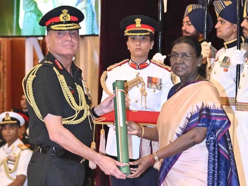 Lt Gen Dhiraj Seth Getting UYSM from President