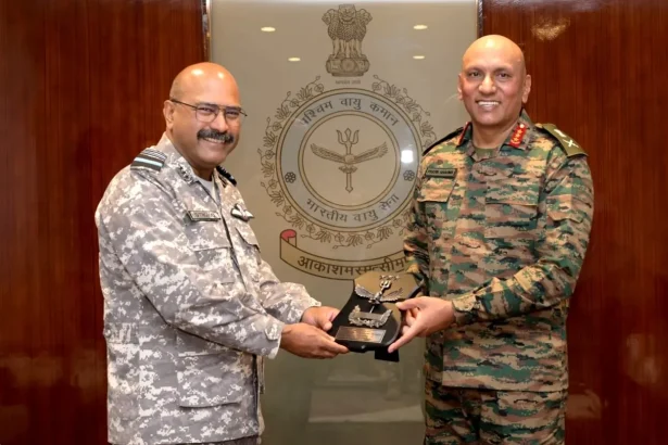 Lt Gen Sharma and Air Marshal Thomas