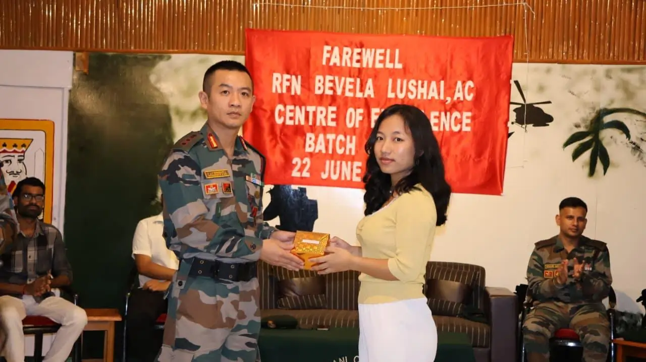 Officer Giving Award 2