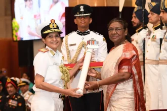 Surgeon Vice Admiral Arti Sarin Getting AVSM From President